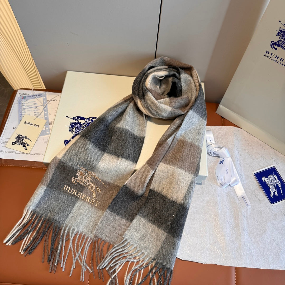 wool minimalist Scarf for women - alternate angle view 4