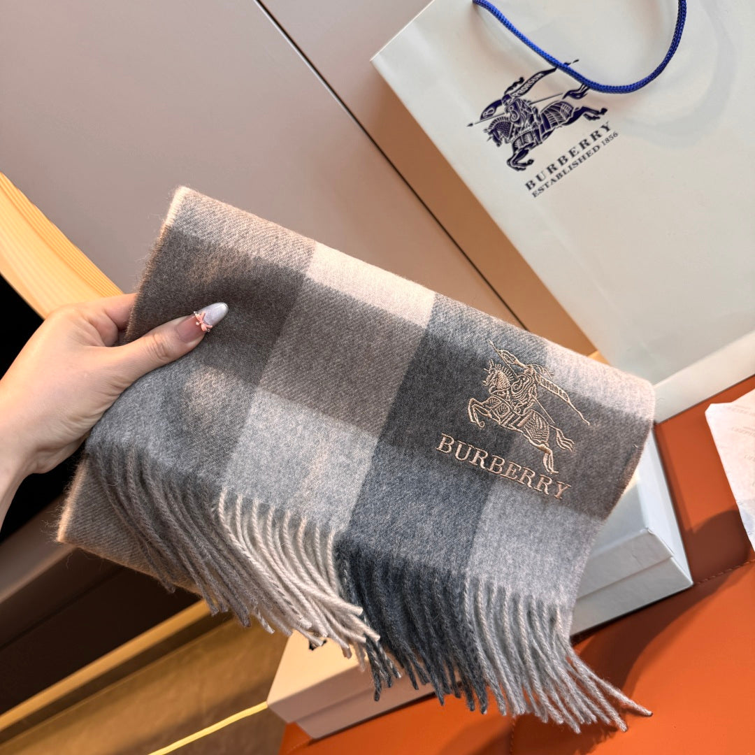 wool minimalist Scarf for women - product detail view