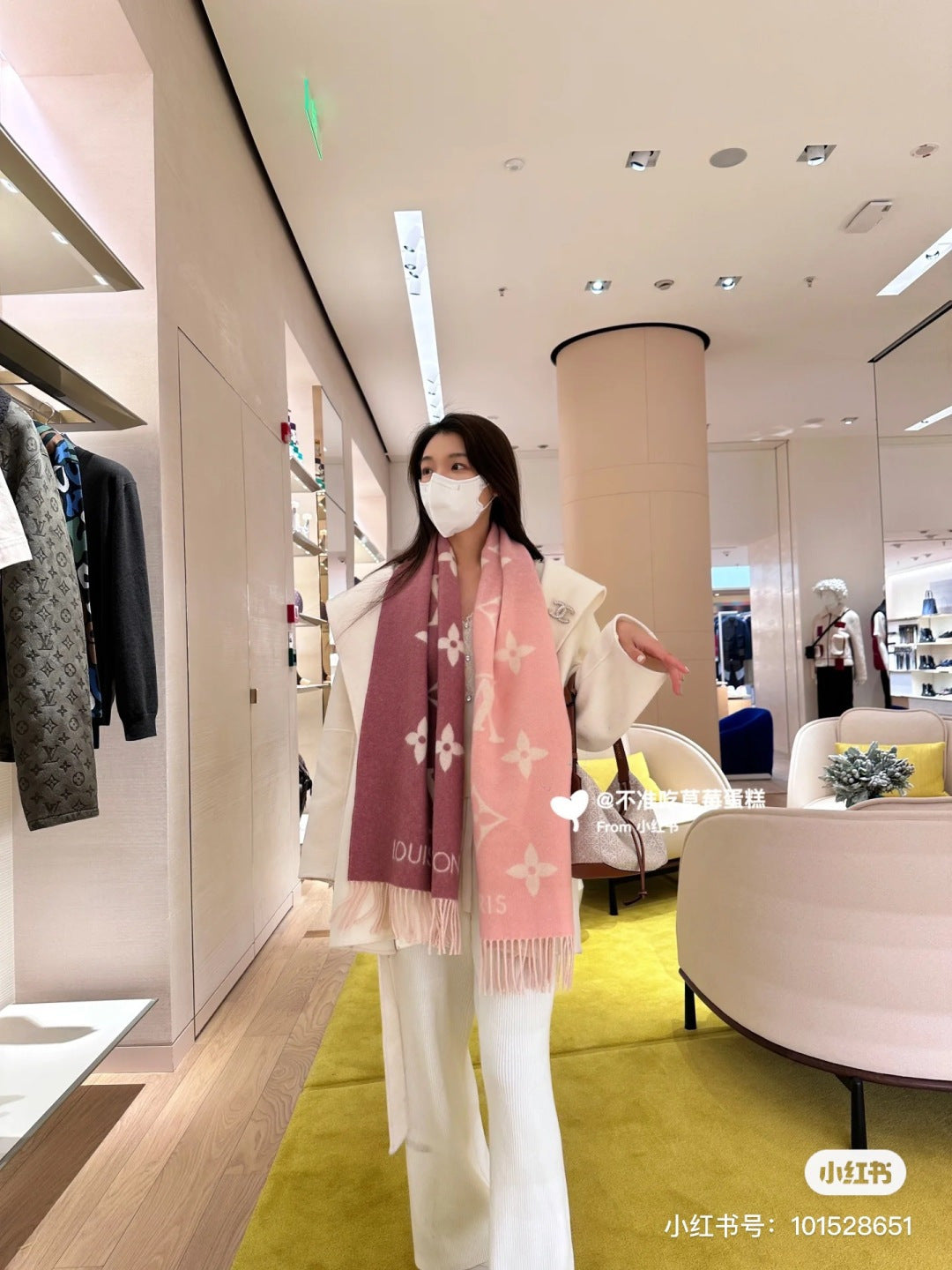 tricolor floral fashion accessory for women - product detail view