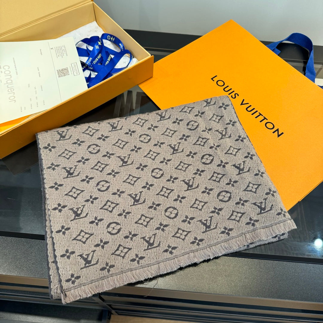 wool floral Scarf for men - alternate angle view 4