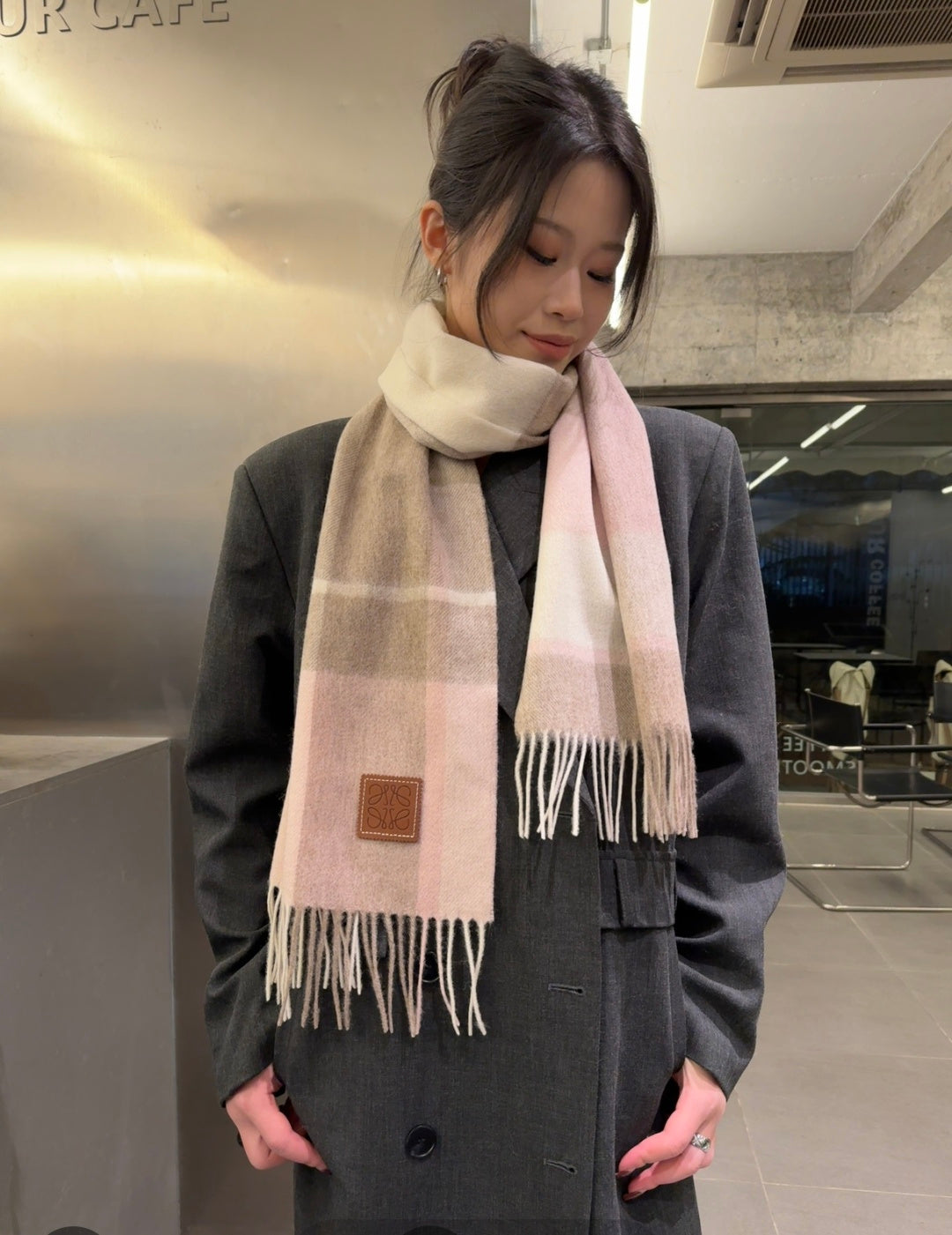 velvet minimalist Scarf for men - product detail view