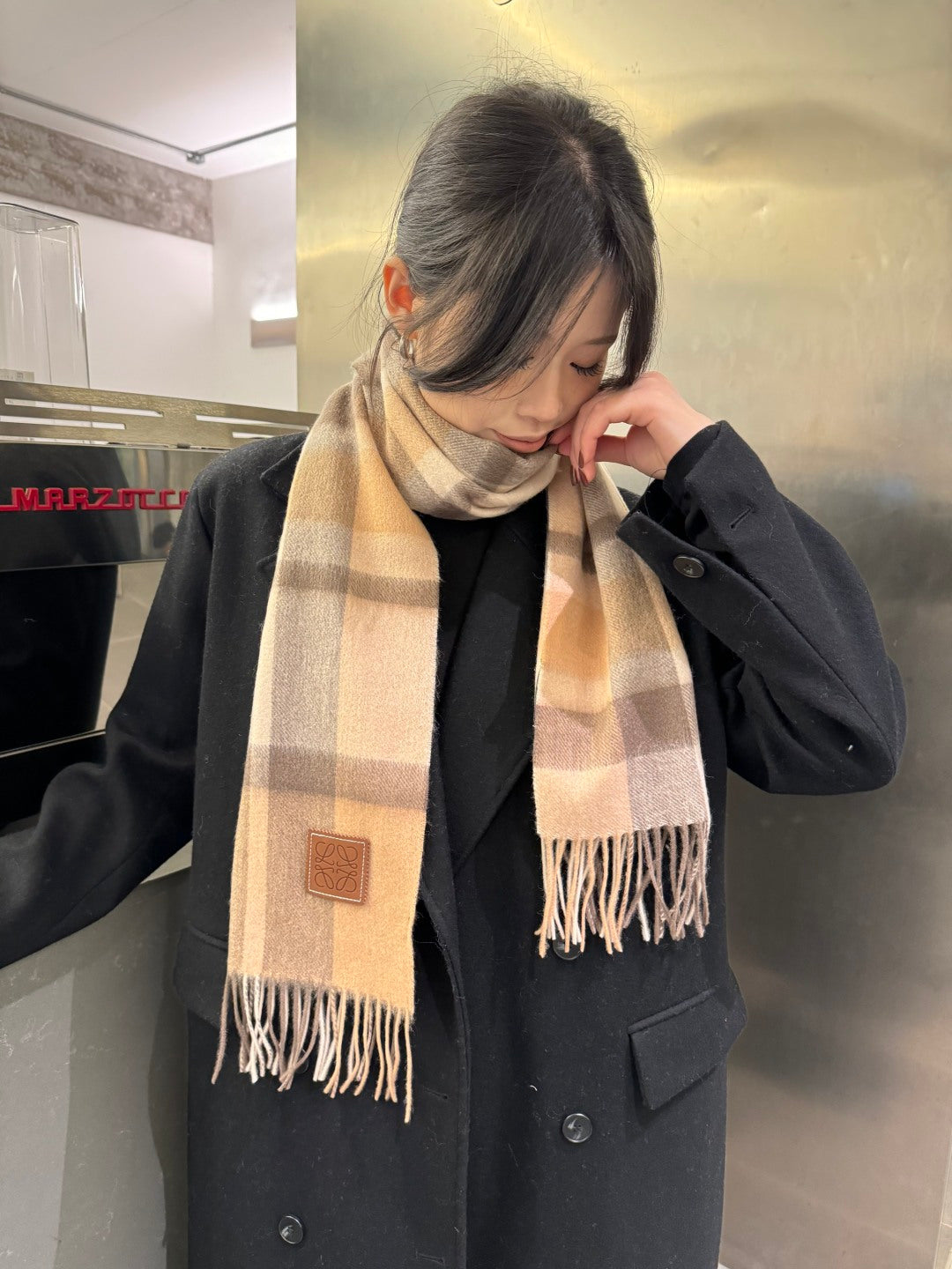 velvet minimalist Scarf for men - product detail view