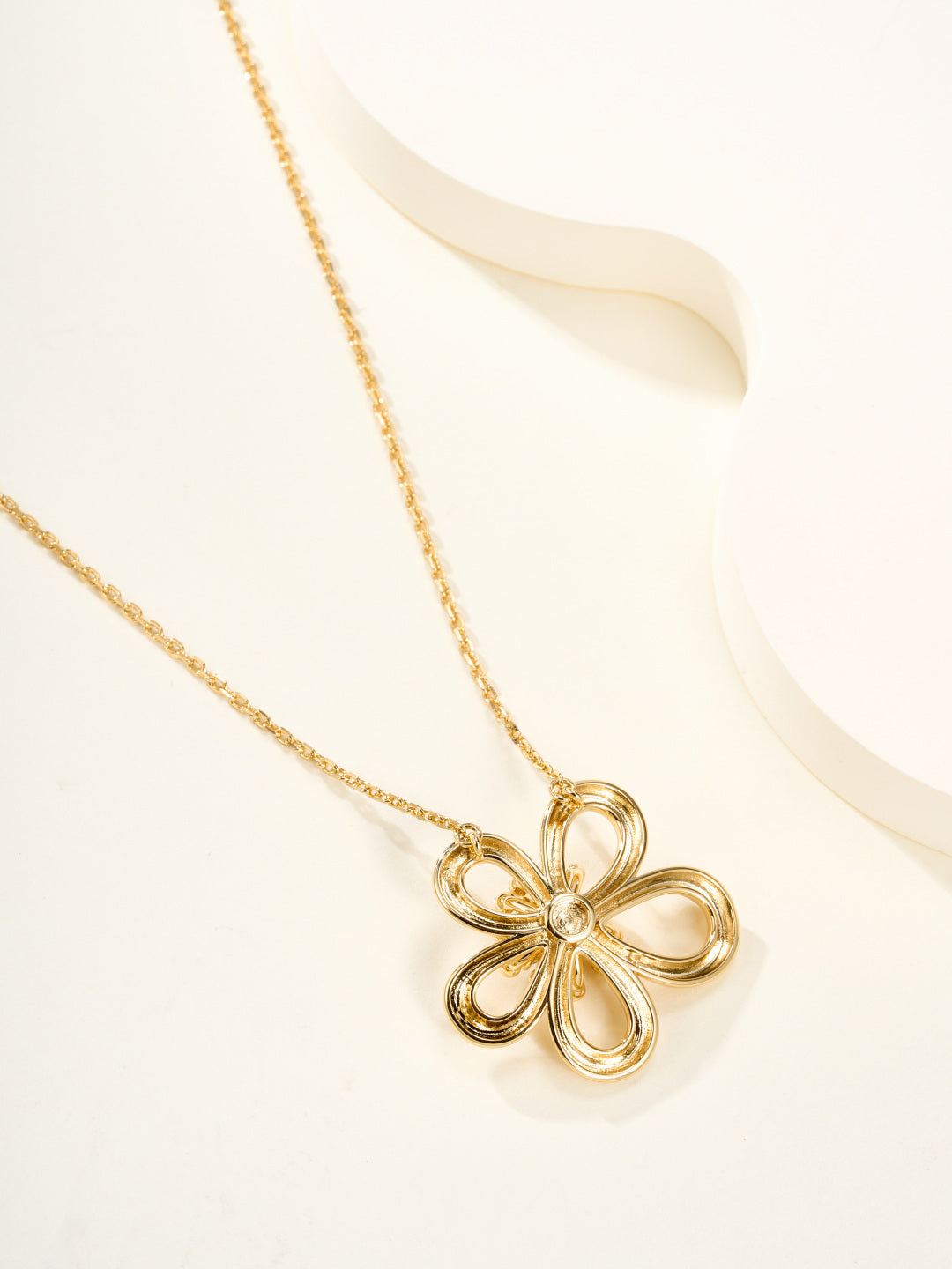 gold metal floral Brooch for women - alternate angle view 5