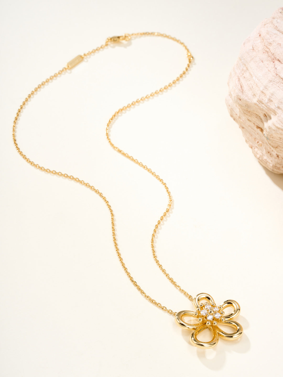 gold metal floral Brooch for women - alternate angle view 4