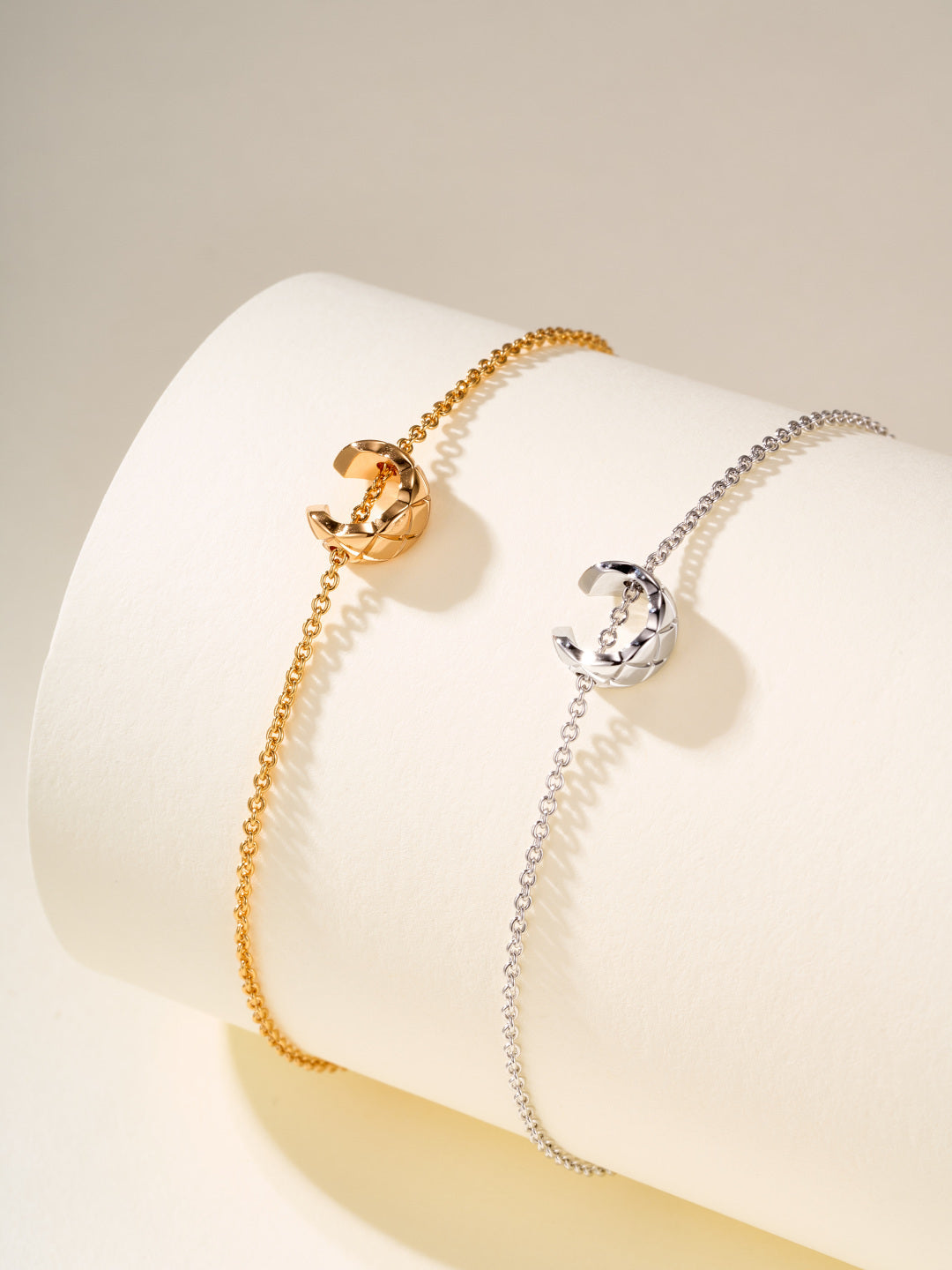 gold chain Ring for women - product detail view