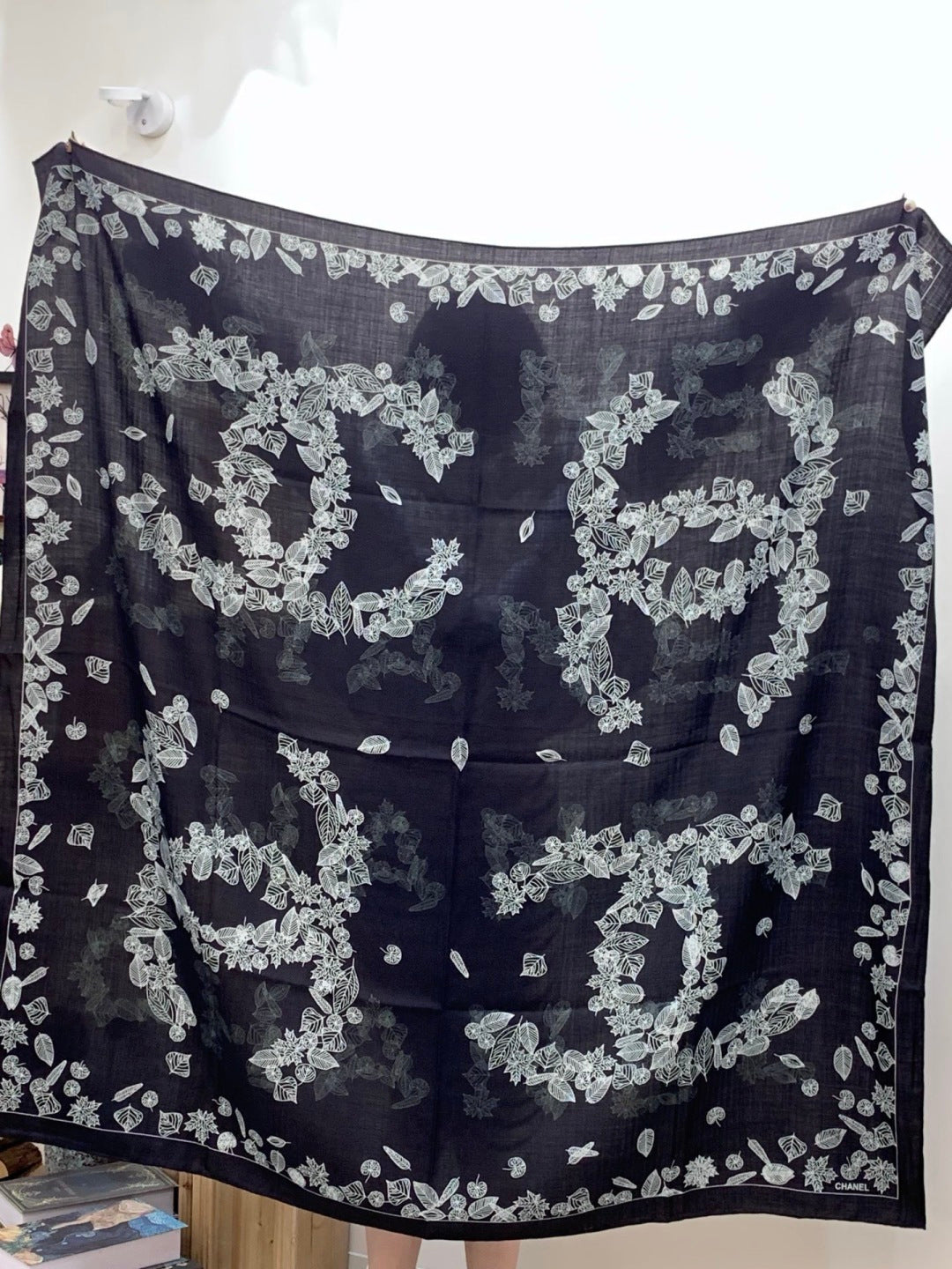 velvet elegant Shawl for women - alternate angle view 8