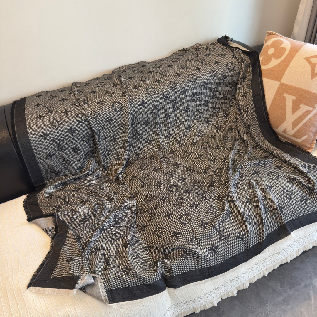 wool luxury Shawl for women - alternate angle view 9