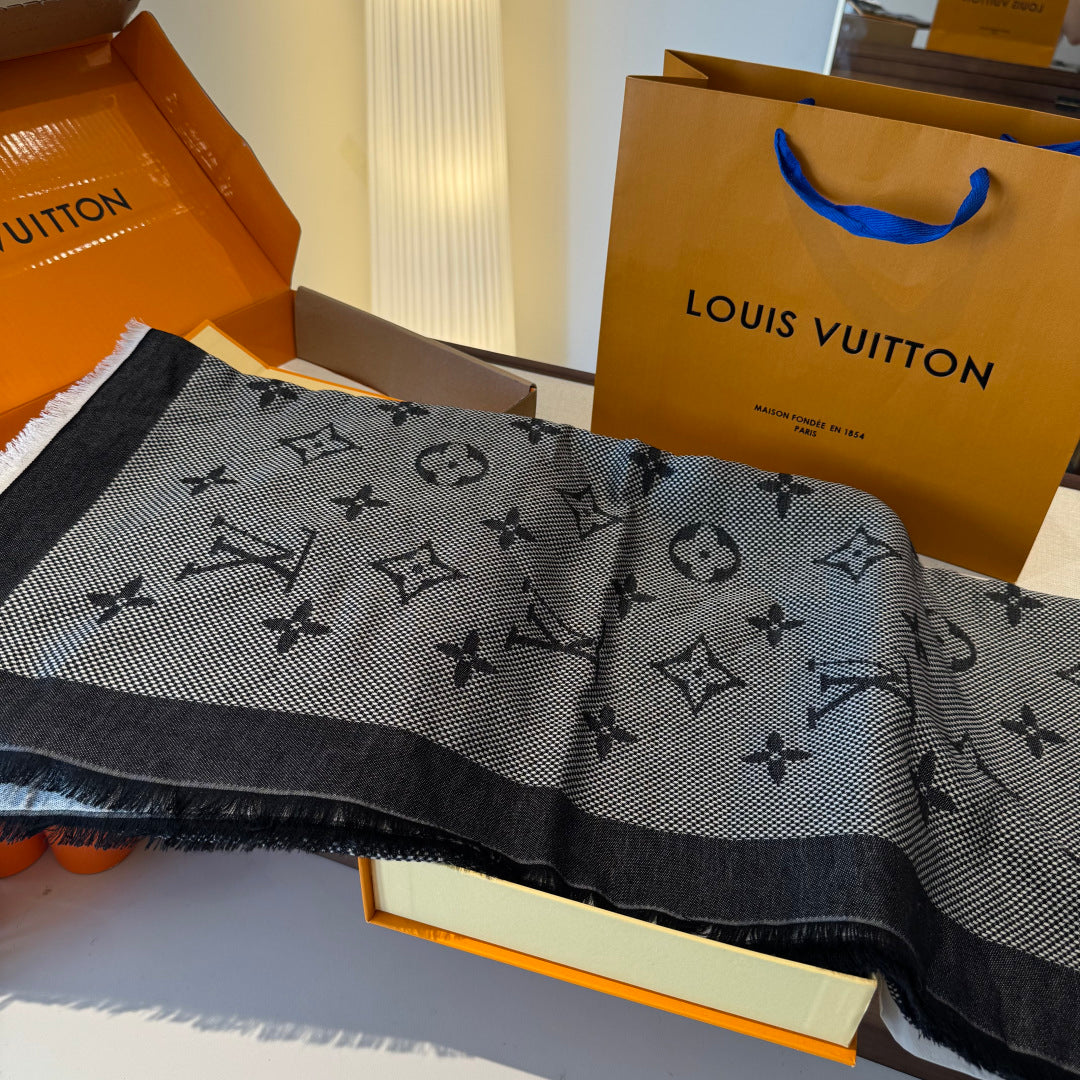 wool luxury Shawl for women - alternate angle view 8