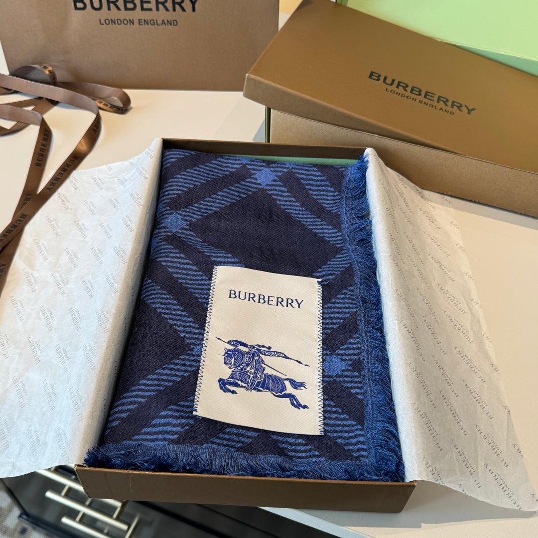 two-tone wool luxury Trench Coat for men - alternate angle view 4