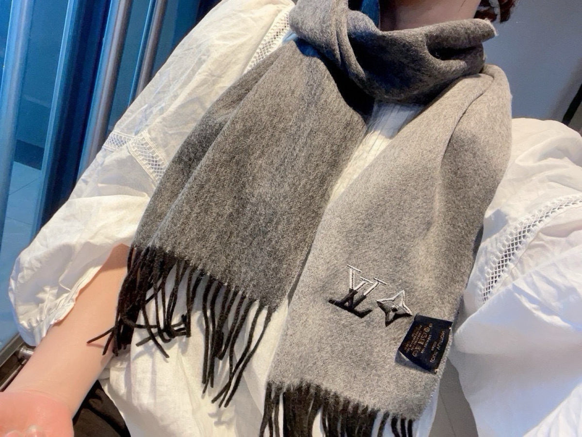 velvet minimalist Scarf for men - product detail view
