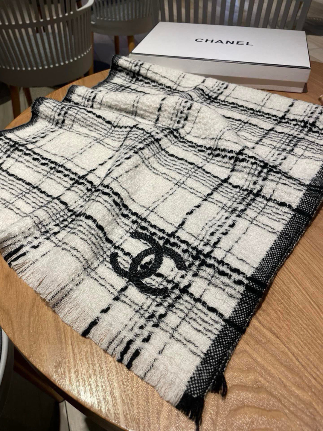wool floral Scarf for women - alternate angle view 5