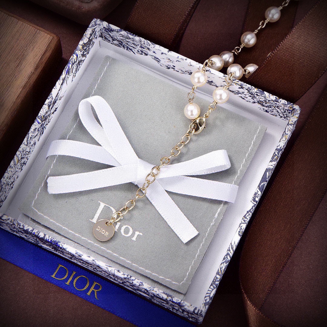 gold metal butterfly Jewelry Set for women - alternate angle view 3