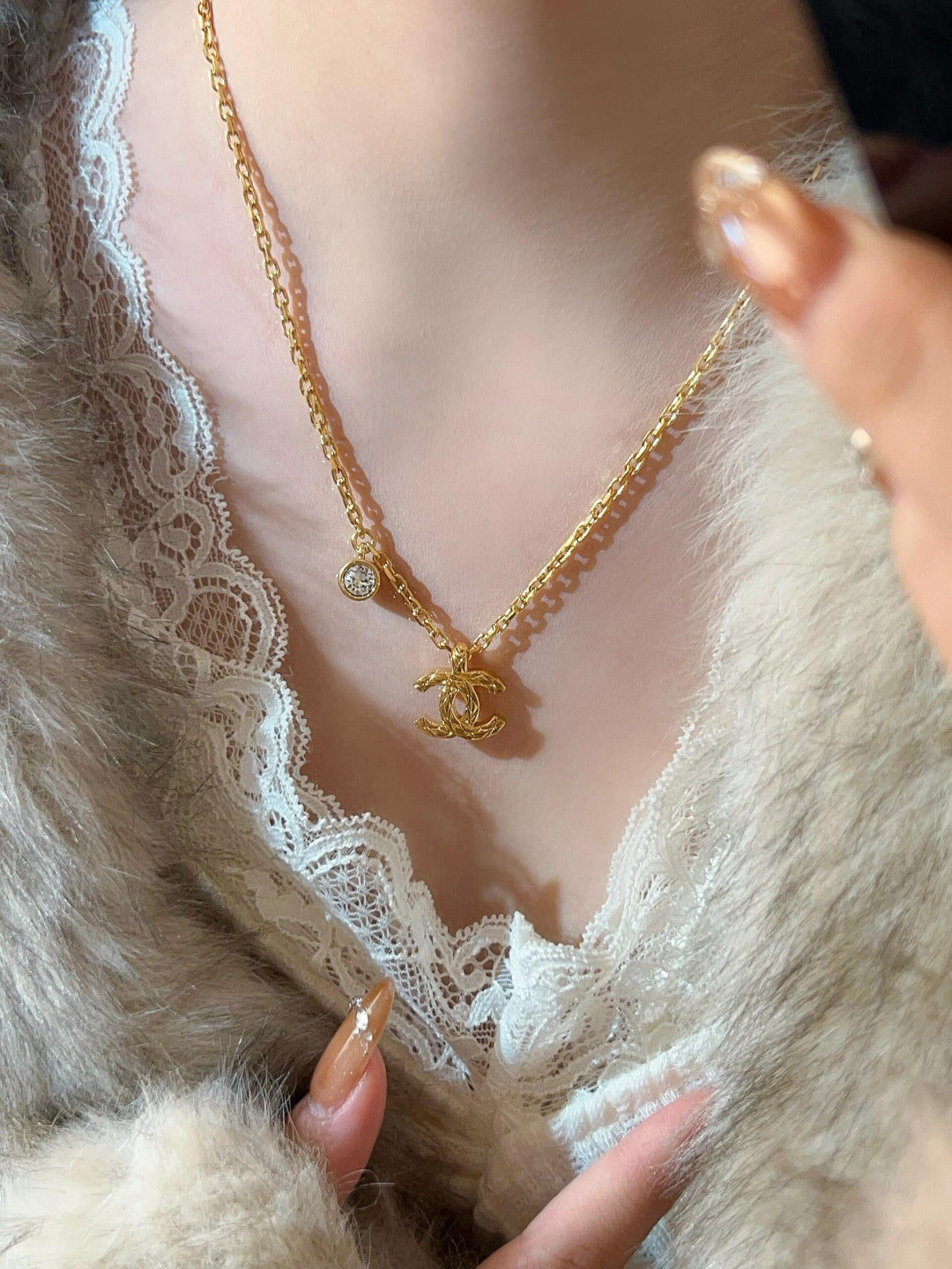 crystal vintage Necklace for women - alternate angle view 9