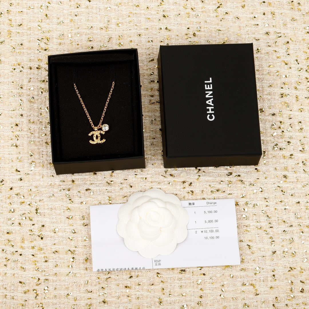 crystal vintage Necklace for women - product detail view