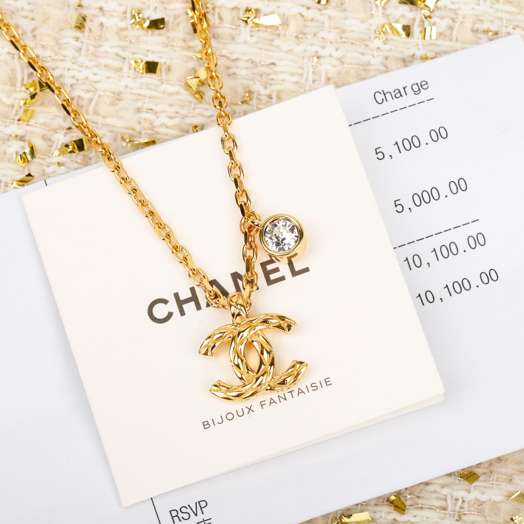 crystal vintage Necklace for women - alternate angle view 3