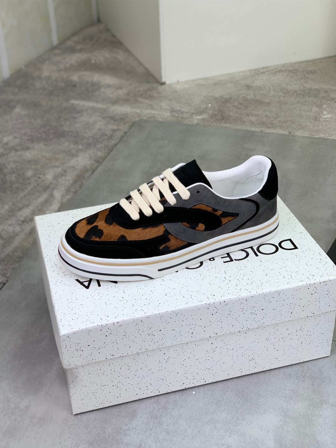 Dolce & Gabbana DG Men's Low-Top Logo Sneakers in Calfskin