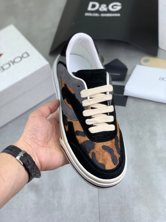 Dolce & Gabbana DG Men's Low-Top Logo Sneakers in Calfskin