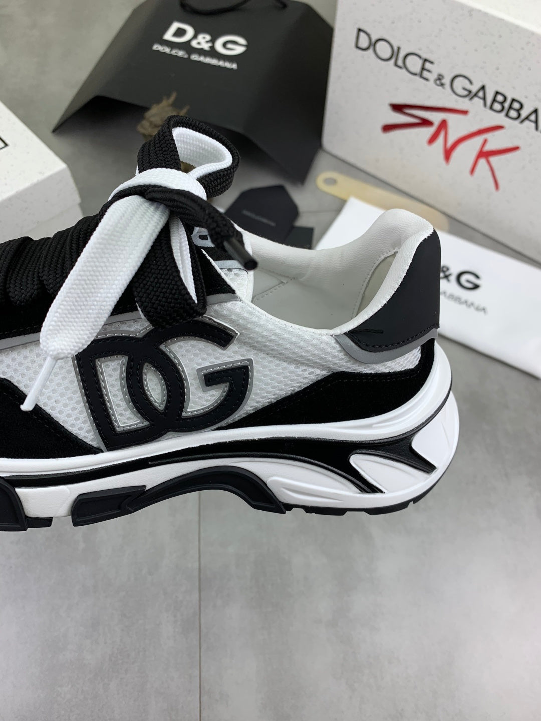 Dolce & Gabbana DG Men's Low-Top Logo Sneakers in Calfskin