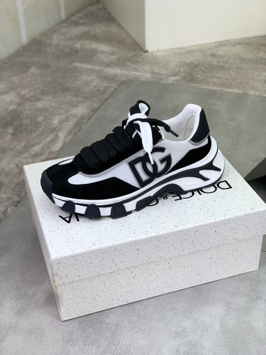 Dolce & Gabbana DG Men's Low-Top Logo Sneakers in Calfskin