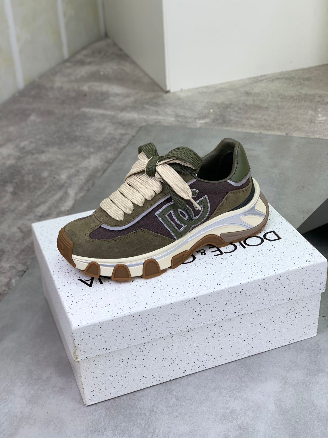 Dolce & Gabbana DG Men's Low-Top Logo Sneakers in Calfskin