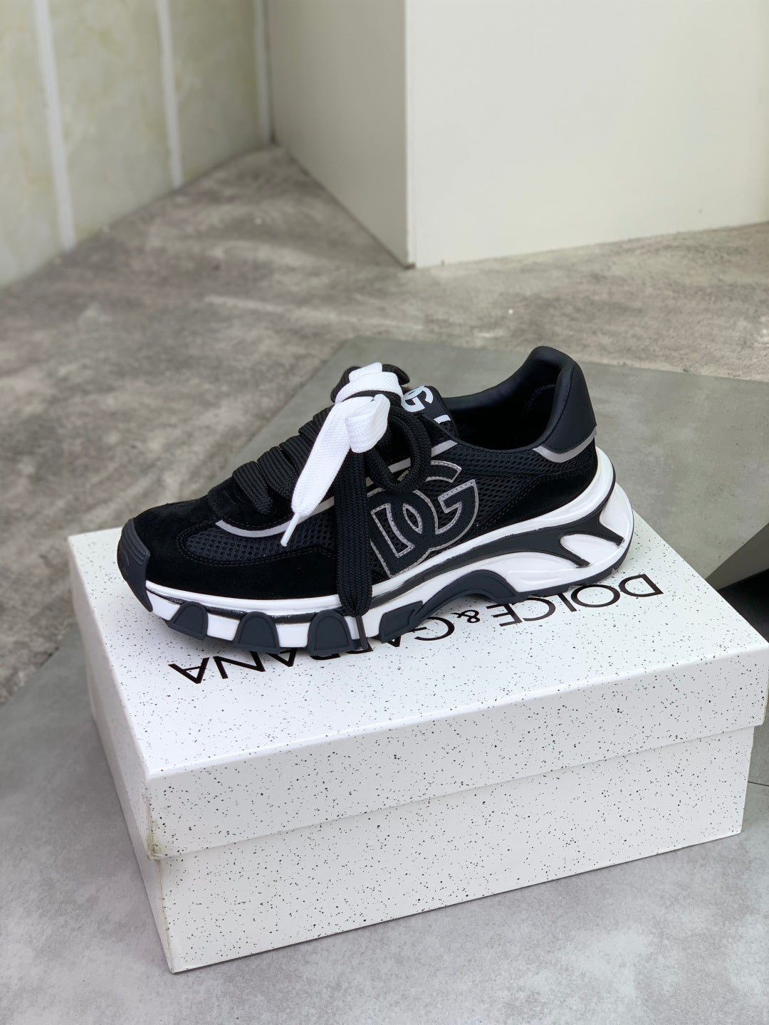 Dolce & Gabbana DG Men's Low-Top Logo Sneakers in Calfskin