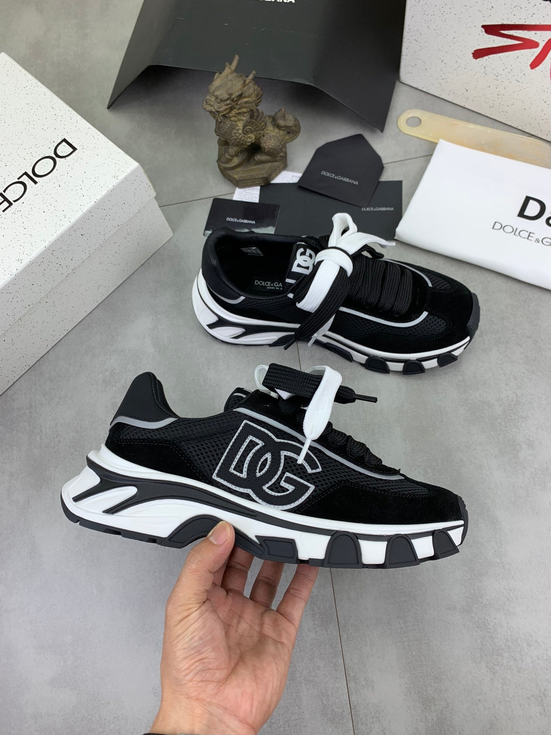 Dolce & Gabbana DG Men's Low-Top Logo Sneakers in Calfskin
