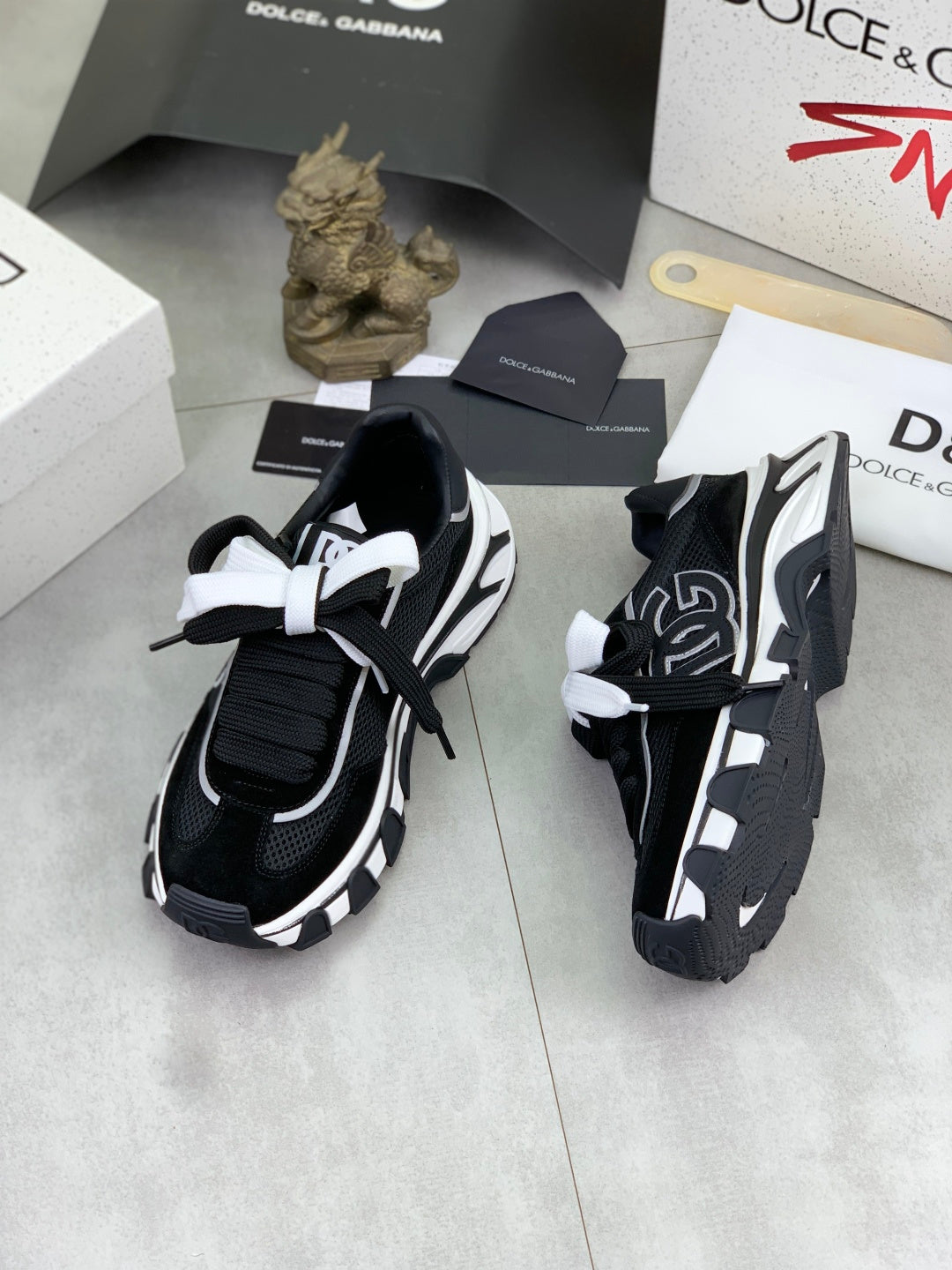 Dolce & Gabbana DG Men's Low-Top Logo Sneakers in Calfskin