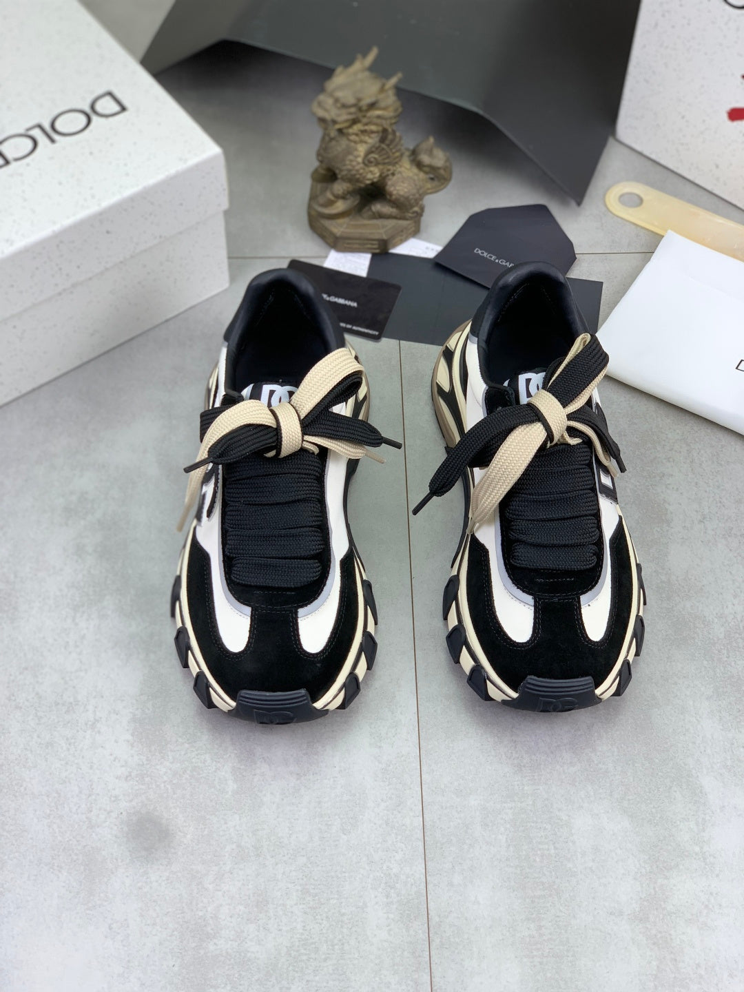 Dolce & Gabbana DG Men's Low-Top Logo Sneakers in Calfskin