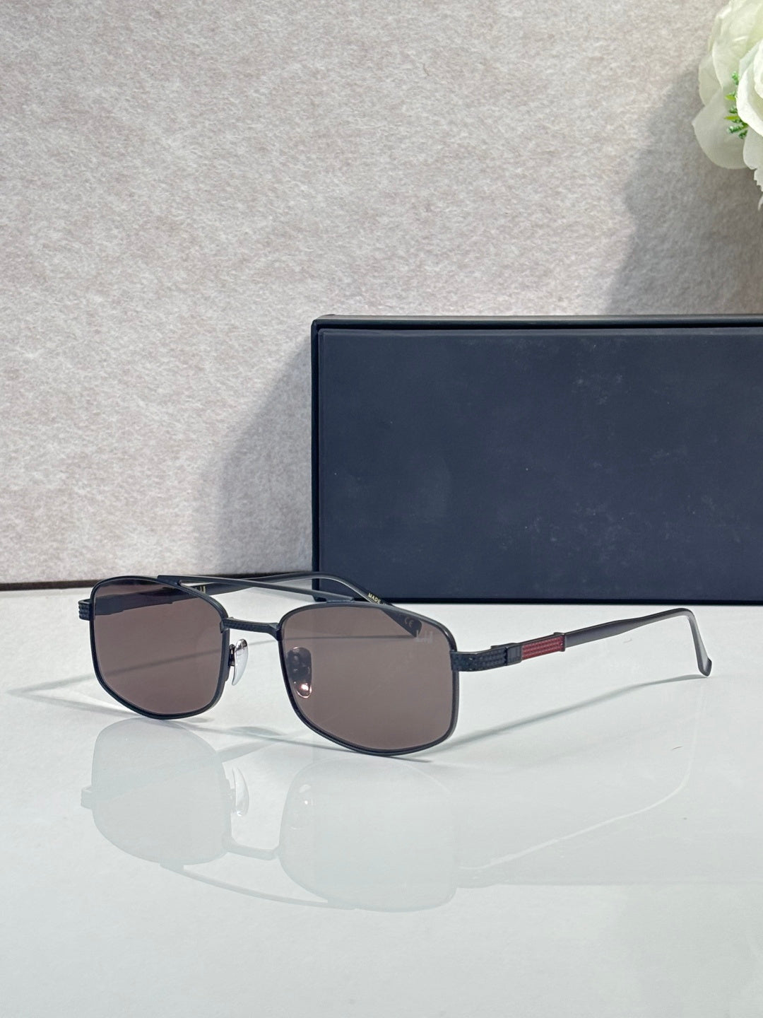 fashion accessory for women - product detail view
