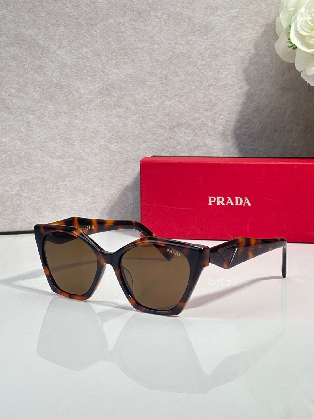 fashion accessory for women - alternate angle view 2