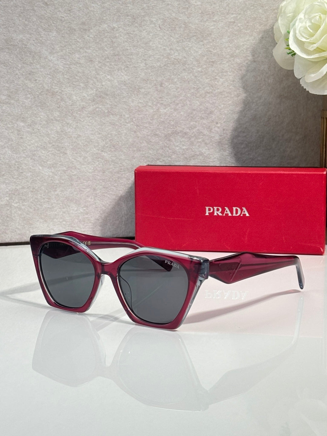 fashion accessory for women - alternate angle view 3
