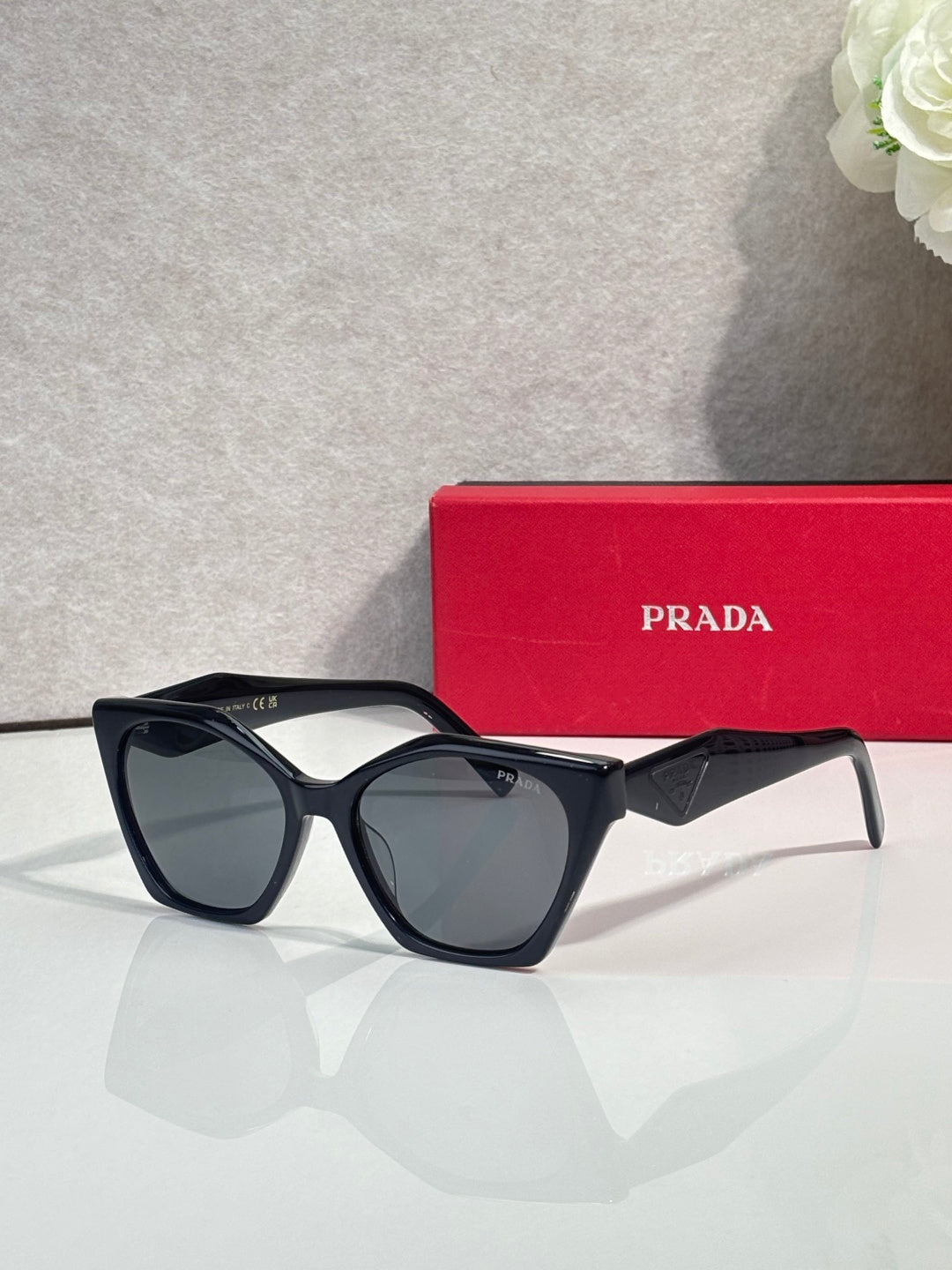 fashion accessory for women - product detail view