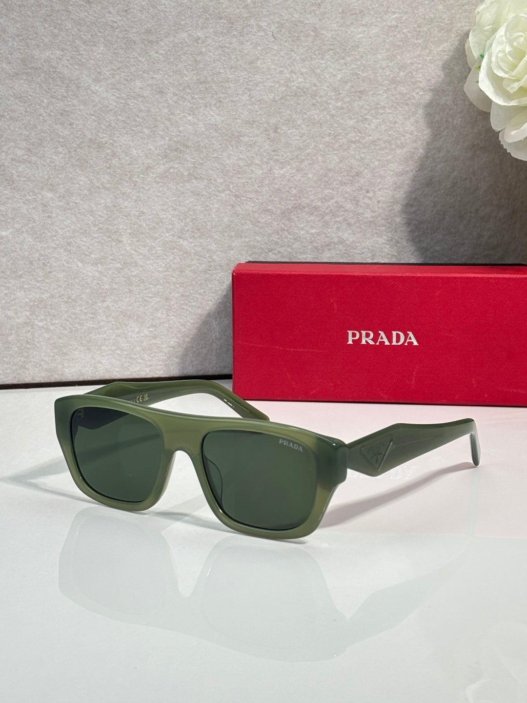 fashion accessory for women - product detail view