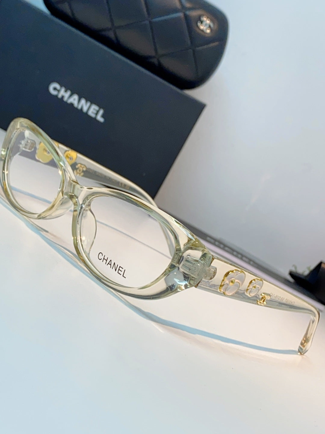 yellow enamel floral Glasses Frame for women - alternate angle view 8