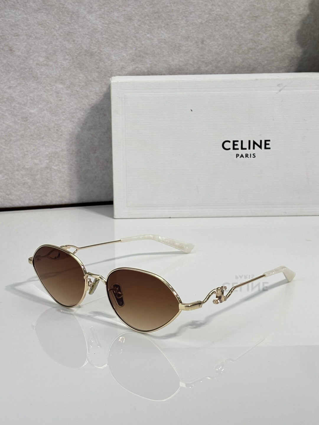 fashion accessory for women - alternate angle view 4