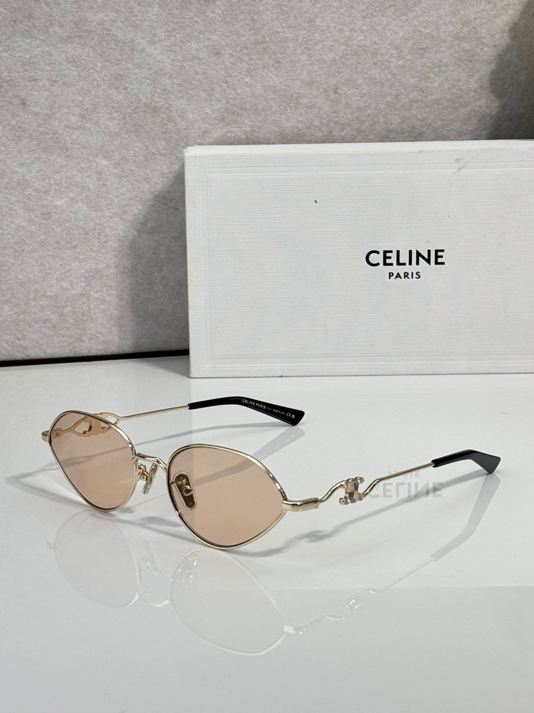 fashion accessory for women - alternate angle view 3