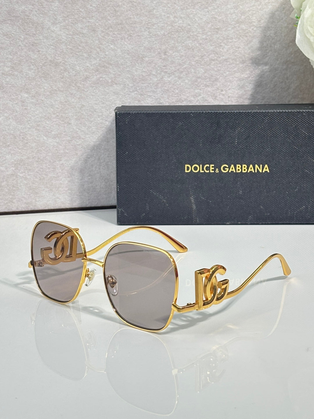 fashion accessory for women - alternate angle view 2