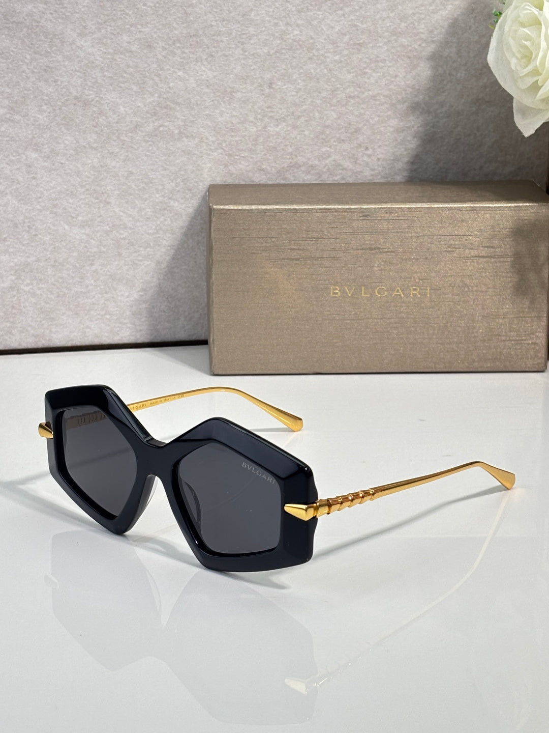 fashion accessory for women - alternate angle view 7