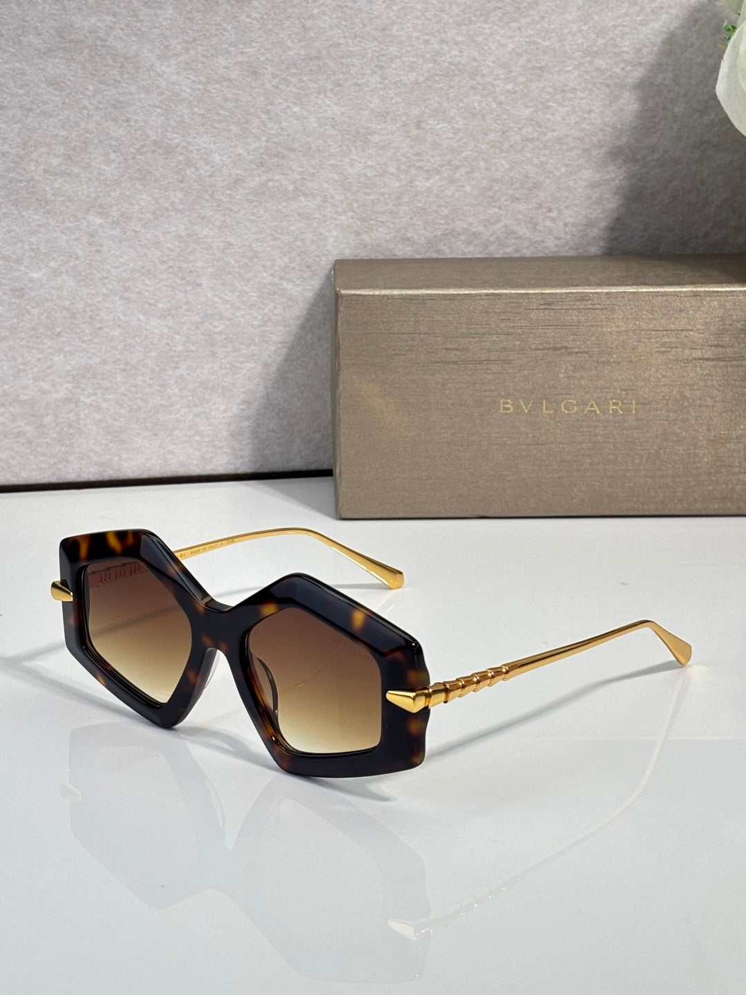 fashion accessory for women - alternate angle view 4