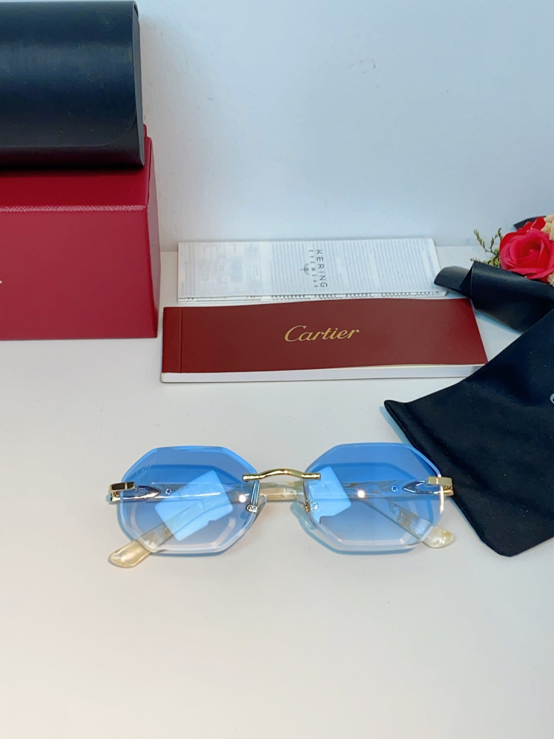 luxury Sunglasses for women - alternate angle view 10