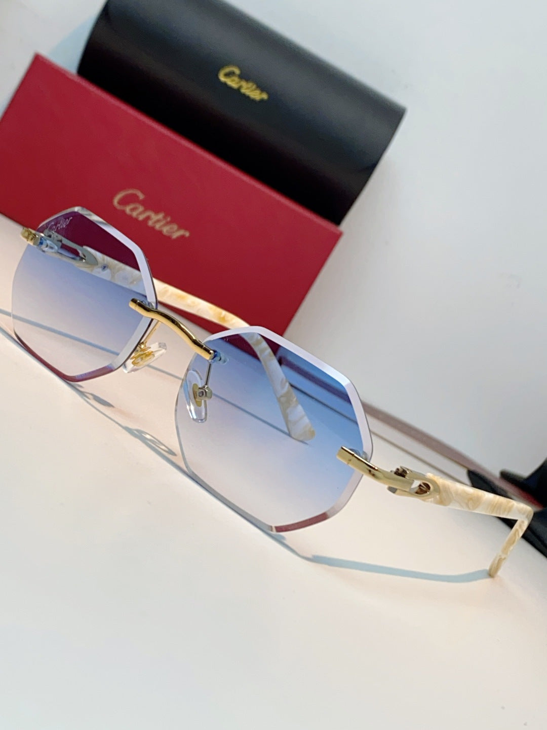 luxury Sunglasses for women - alternate angle view 8