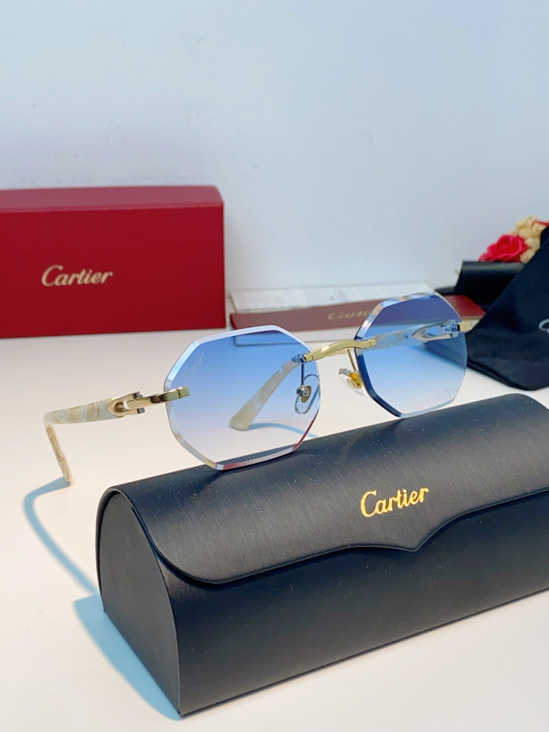 luxury Sunglasses for women - alternate angle view 11
