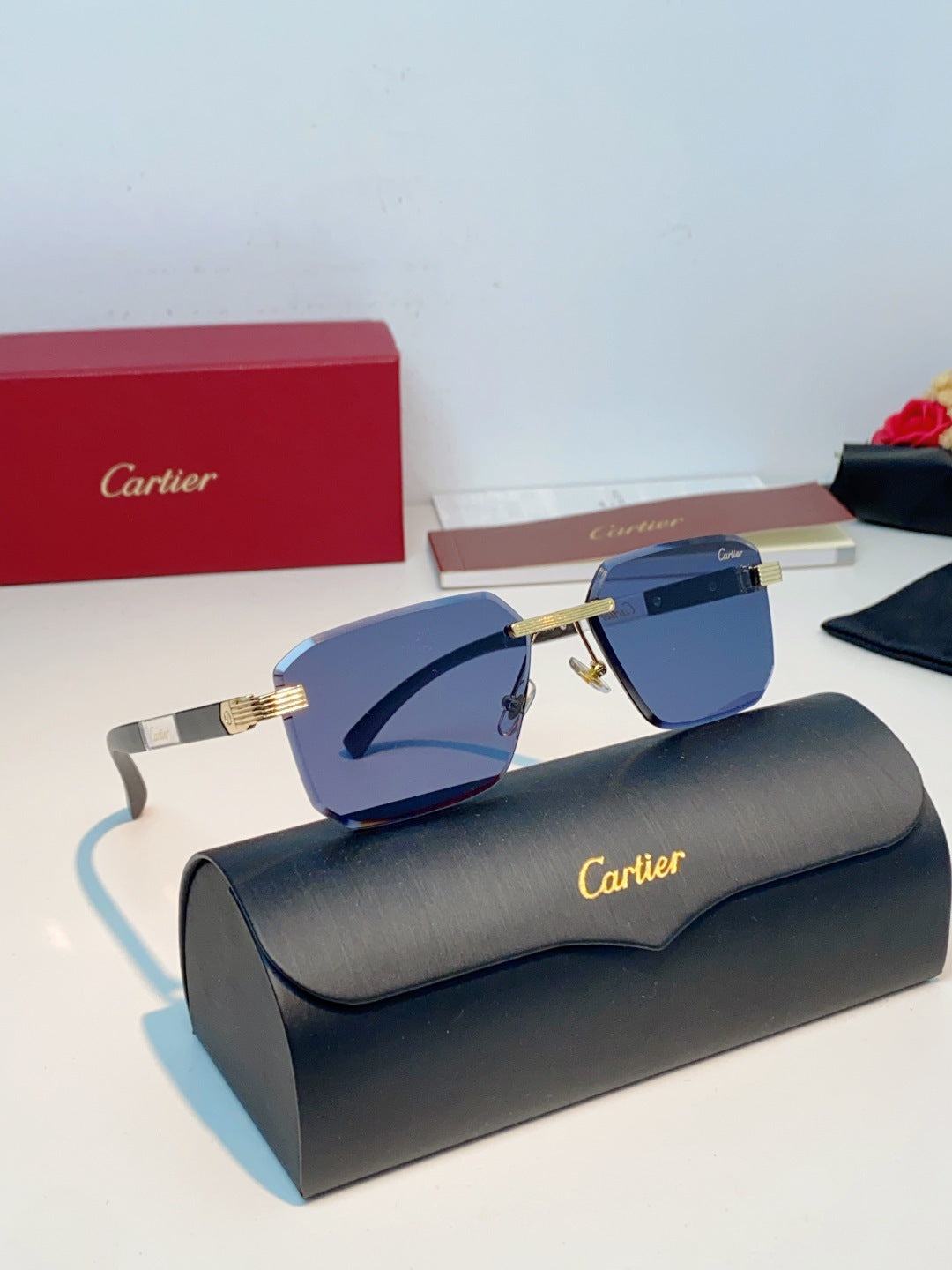 sun fashion accessory for men - alternate angle view 11