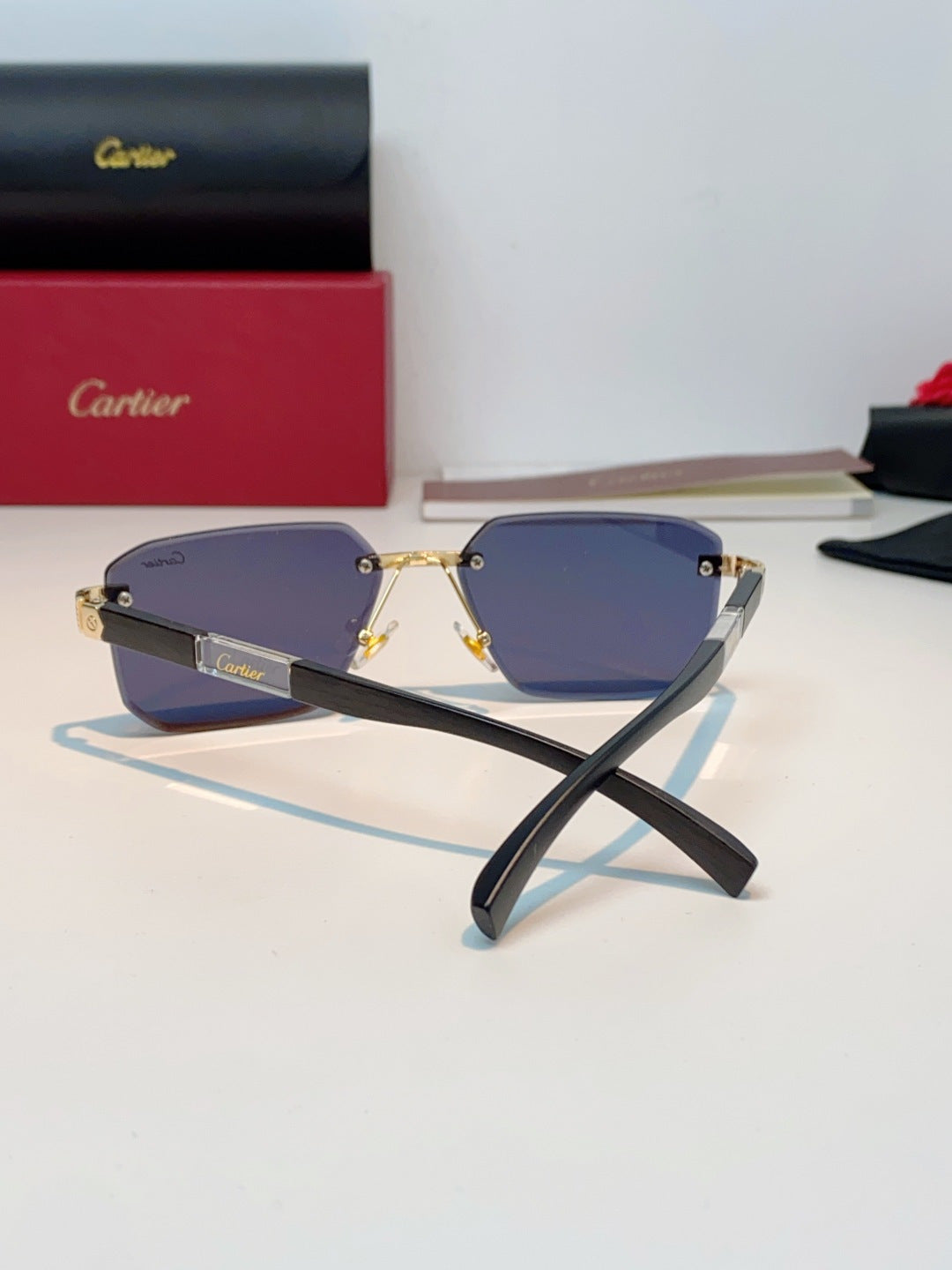 sun fashion accessory for men - alternate angle view 4