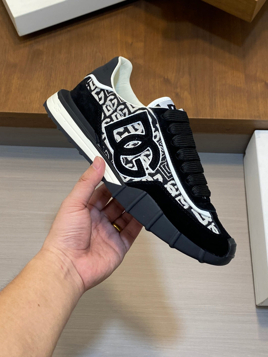 Dolce & Gabbana DG Premium Men's Mixed-Material Casual Sneakers