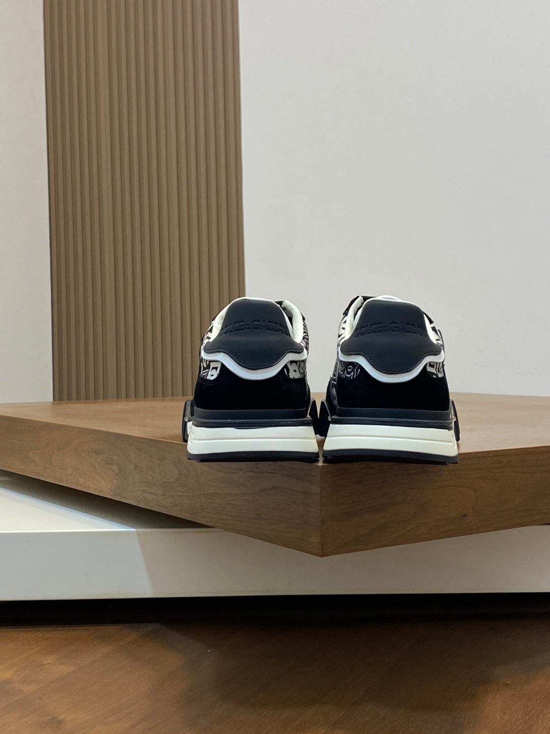 Dolce & Gabbana DG Premium Men's Mixed-Material Casual Sneakers