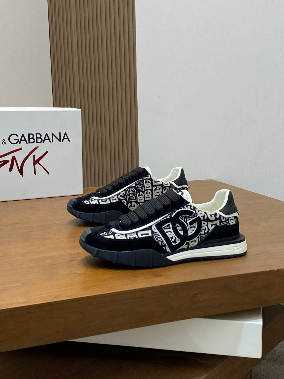 Dolce & Gabbana DG Premium Men's Mixed-Material Casual Sneakers