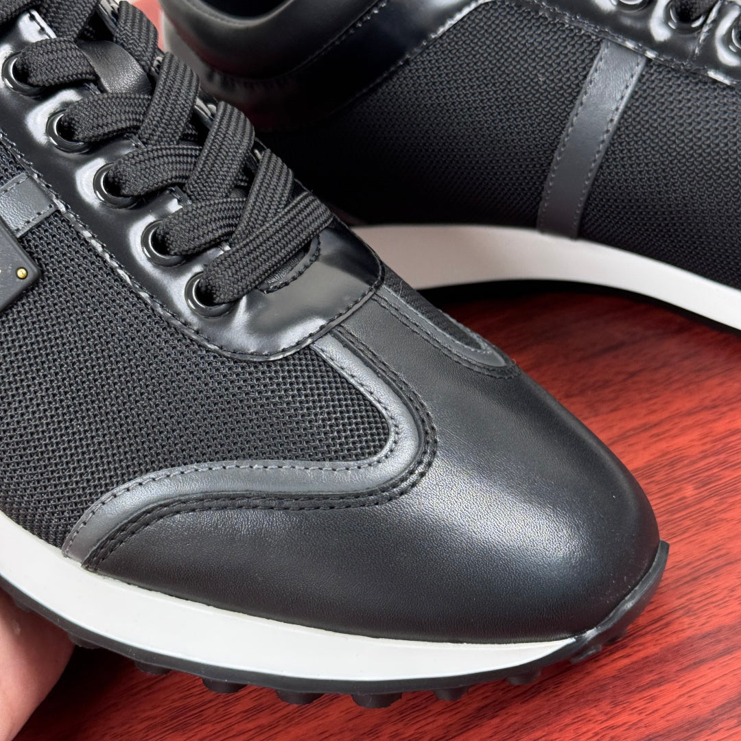 Dolce & Gabbana DG Men's Retro Runner Sneakers with Metal Badge Black