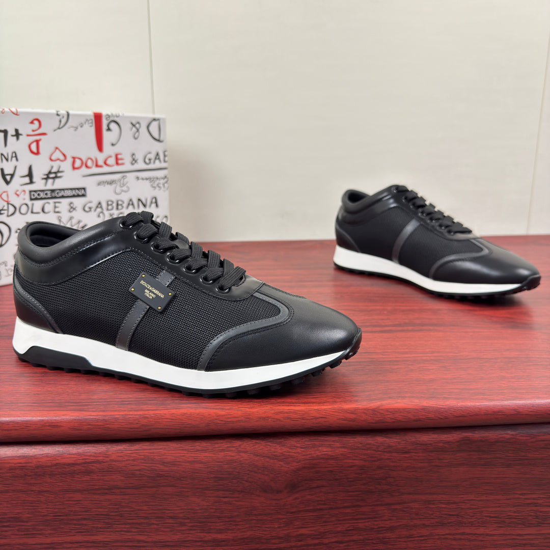 Dolce & Gabbana DG Men's Retro Runner Sneakers with Metal Badge Black