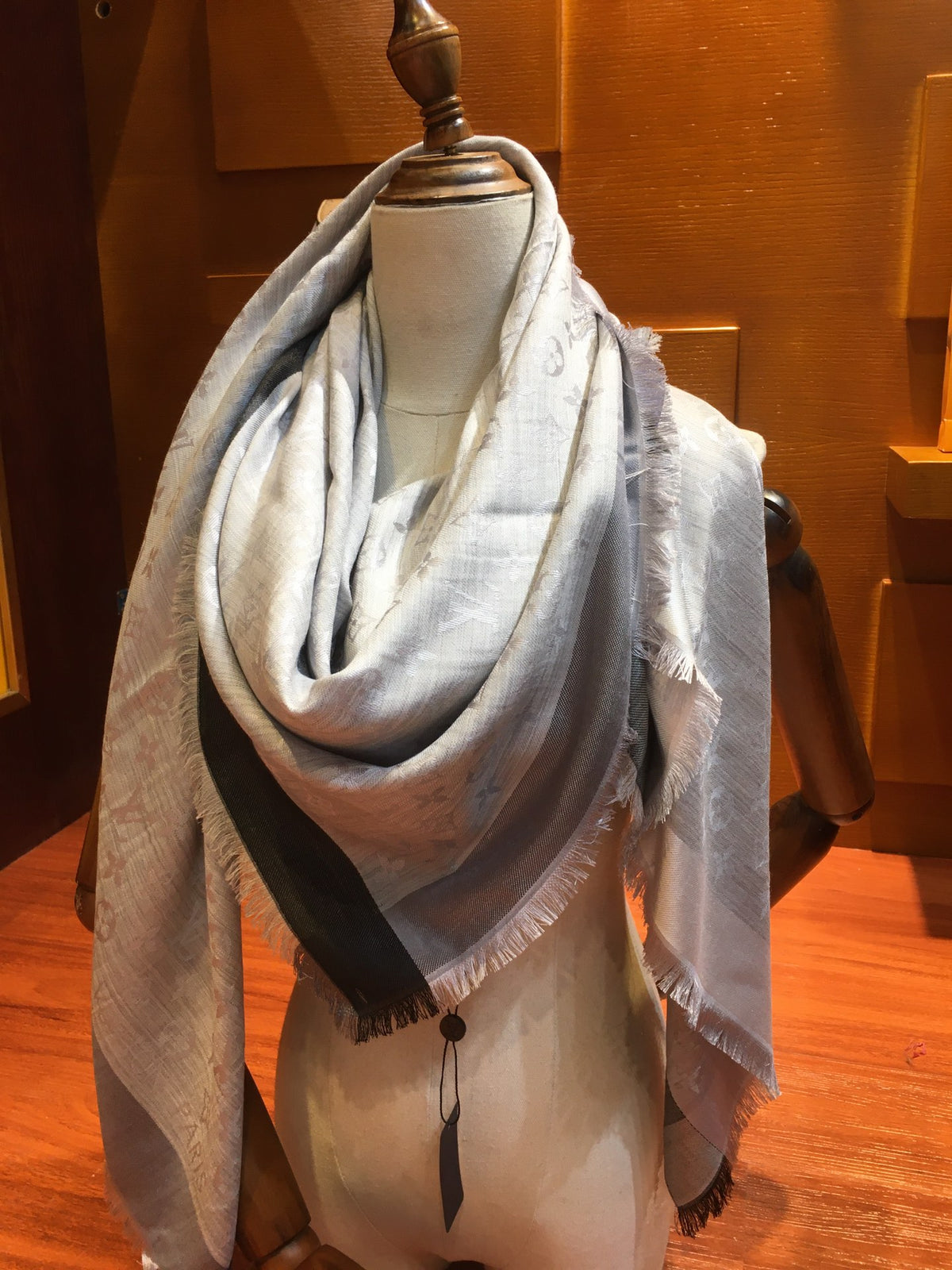 floral fashion accessory for women - alternate angle view 4